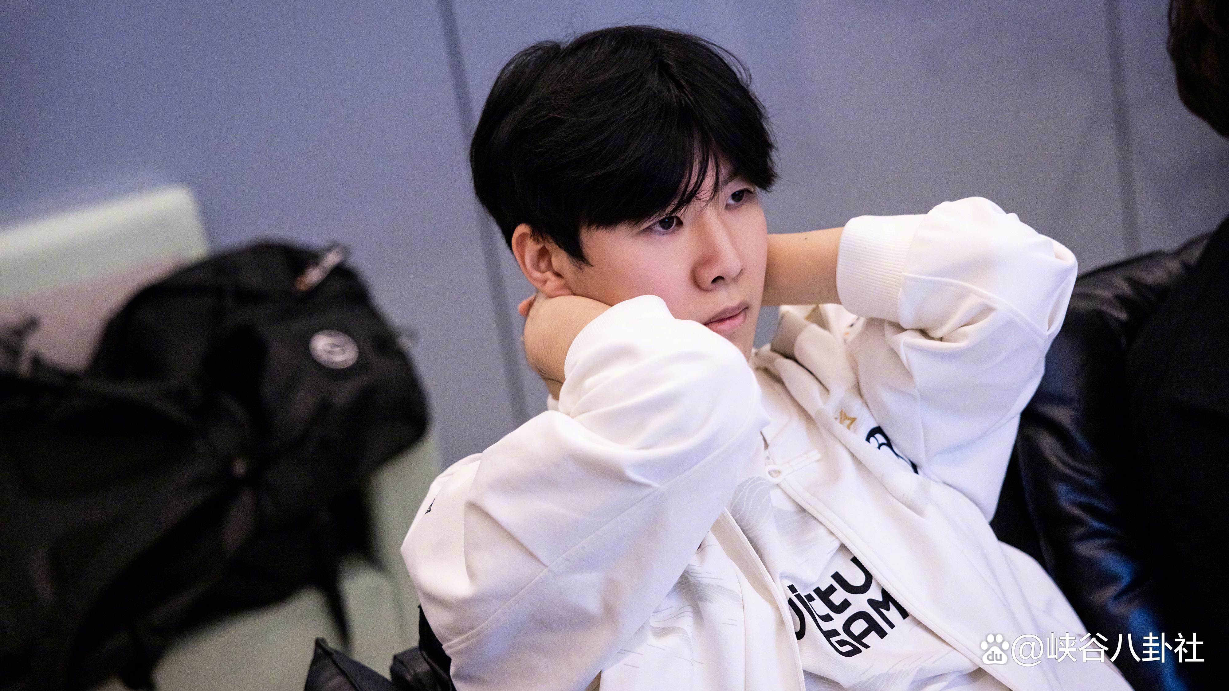 九游app最新版下载安装-Rookie在C9比赛中夺冠，比赛规则变更引发热议！